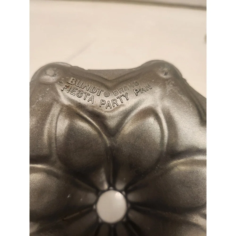 Nordic Ware Fiesta‎ Party Cake Pan Heavy Cast Aluminum Nonstick Made in USA